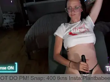 Stripchat Sex Cam of Plantbabeee