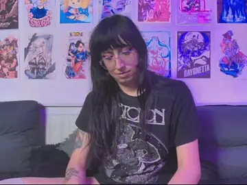 Stripchat Sex Cam of snowblack_