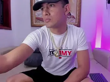 Stripchat Live Sex Cam of STEVEN_OS