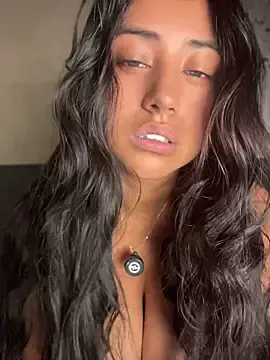 Stripchat Free Porn Cam of Valentinne_z