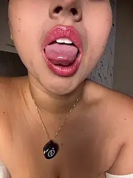 Stripchat Live Porn of Valentinne_z