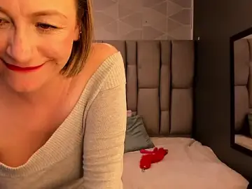Stripchat Adult Webcam of Charlot_milf