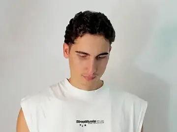 Stripchat Adult Webcam of ryanlevi1