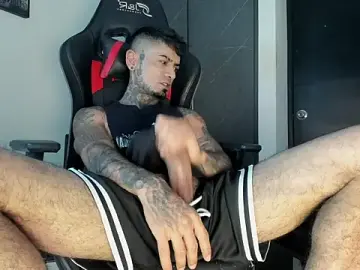 Stripchat Live Sex Cam of sergiio_mesa27