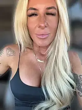 Stripchat Live Porn of blondiluvsanal