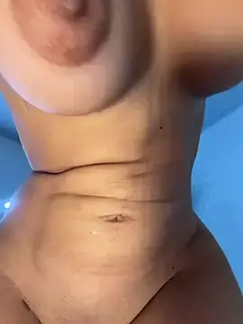 Stripchat Free Porn Cam of EmmiiGlow