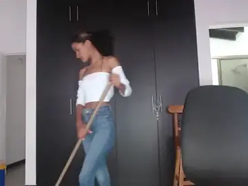 Stripchat Live Porn of mailyn_gold