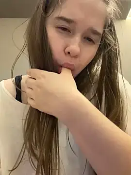 Stripchat Free Live Porn of HornyGirlH