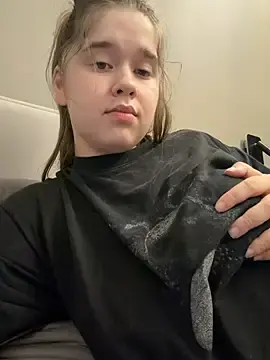 Stripchat Sex Chat of HornyGirlH