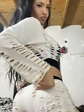 Stripchat Live Sex of valenbaddie