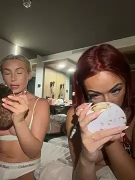 Stripchat Live Sex Cam of Saelyxiaaaxo