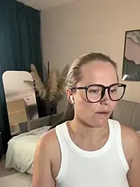 Stripchat Watch Live Sex Cams of Charming_Daphny