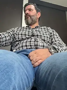 Stripchat Live Sex of Hairy_Dad86