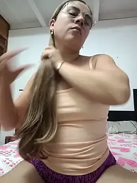 Stripchat Sex Cam of selena_gomez2