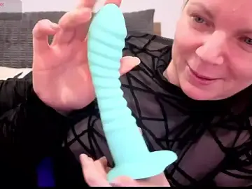 Stripchat Live Sex Cam of l4dyc4pricorn76