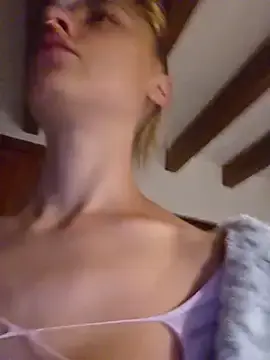 Stripchat Sex Cam of kylie_blck