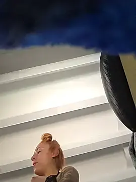 Stripchat Sex Cam of kylie_blck