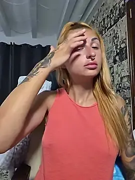 Stripchat Sex Cam of kylie_blck