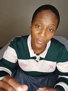 Stripchat Sex Cam of Lucy_Blacksilk