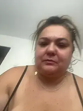 Stripchat Live Sex Cam of MikyVesela