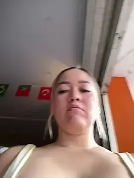 Stripchat Live Sex Cam of Danielavegax