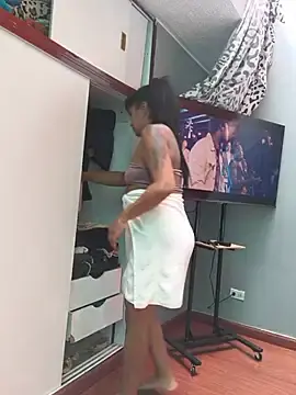 Stripchat Sex Cam of Ariana_Rodriguez