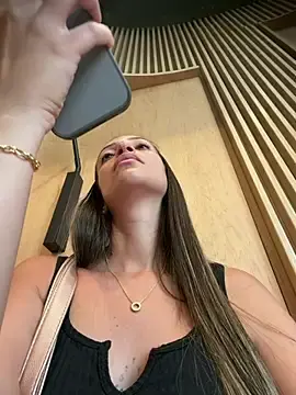 Stripchat Sex Cam of BelleLouiseVp