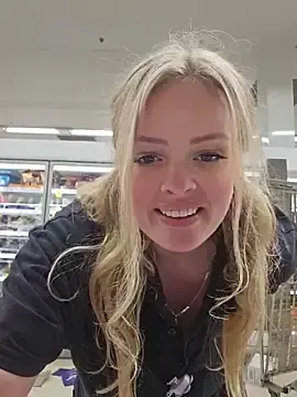 Stripchat Live Sex Cam of Bridgette03