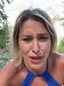 Stripchat Live Porn of petrouchkaaa_