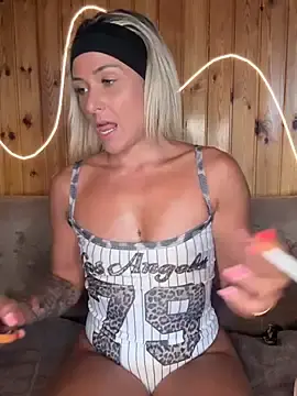 Stripchat Adult Webcams of petrouchkaaa_
