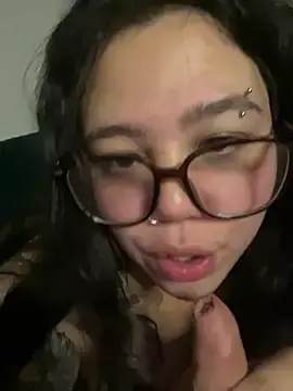 Stripchat Free Porn Cam of bigasianpersuasion