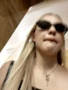 Stripchat Free Live Porn of caressyourself
