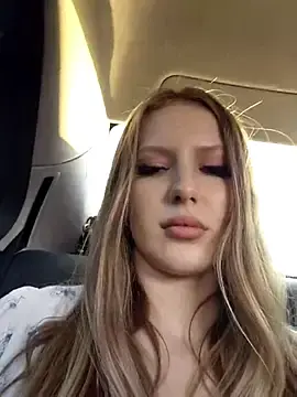 Stripchat Live Sex Cam of caressyourself