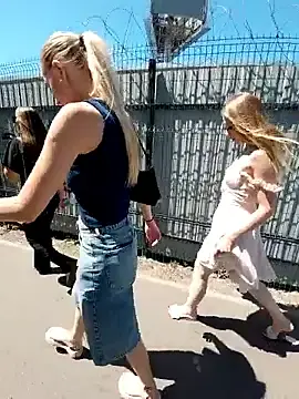 Stripchat Live Sex Cam of caressyourself
