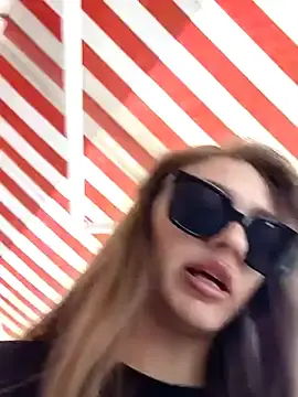 Stripchat Watch Live Sex Cams of caressyourself