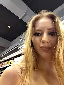 Stripchat Free Porn Cam of caressyourself