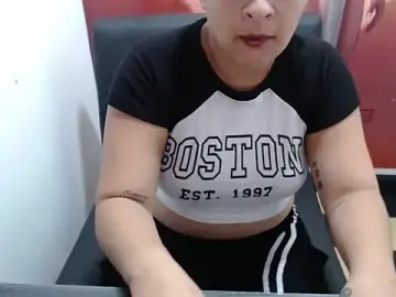 Stripchat Sex Cam of Laura_hottt
