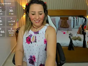 Stripchat Live Sex Cam of luciana_ballesteros_