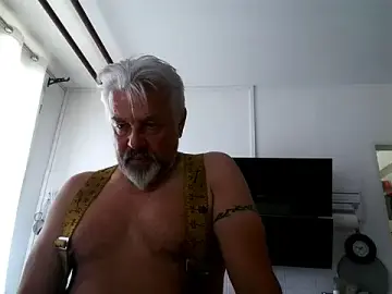Stripchat Free Porn Cam of Berg_Boy