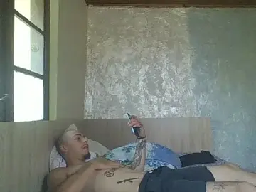 Stripchat Live Sex of robertmrn112