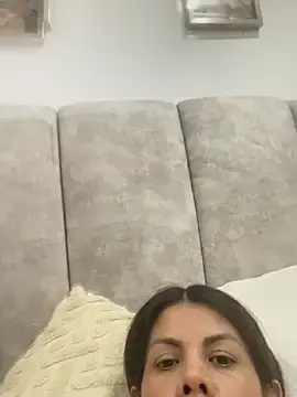 Stripchat Watch Live Sex Cams of Valen_Milf4u