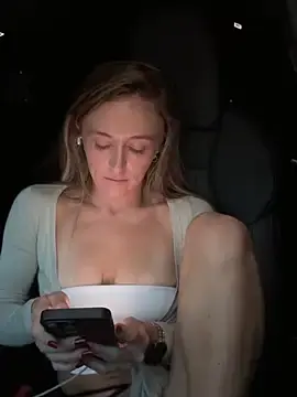 Stripchat Free Live Porn of lunagirl13