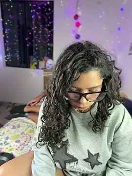 Stripchat Watch Live Sex Cams of Simone_Miller