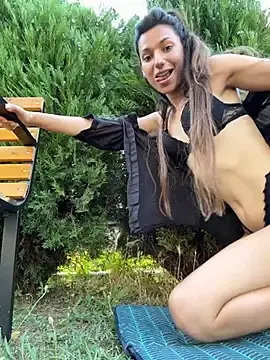Stripchat Sex Cam of -_MiaQueen_-