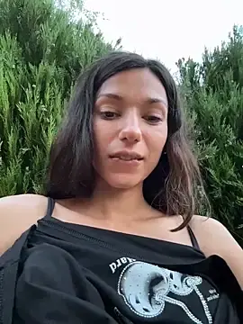 Stripchat Sex Cam of -_MiaQueen_-