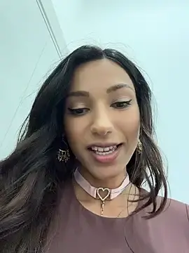 Stripchat Adult Webcams of -_MiaQueen_-