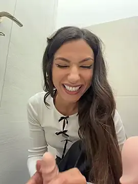 Stripchat Private Sex Chat of -_MiaQueen_-