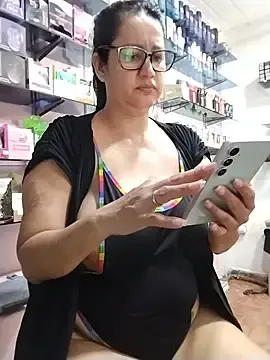 Stripchat Live Sex Cam of keilymadam