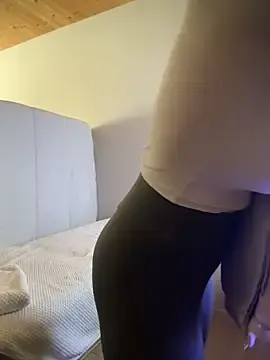 Stripchat Watch Live Sex Cams of EmaSalis