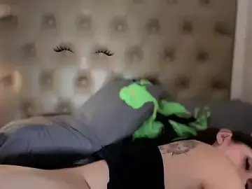 Stripchat Live Sex Cam of Miss_Young
